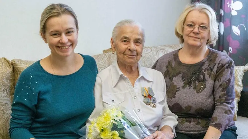 Труженицу тыла из Котельников поздравили с 90‑летием