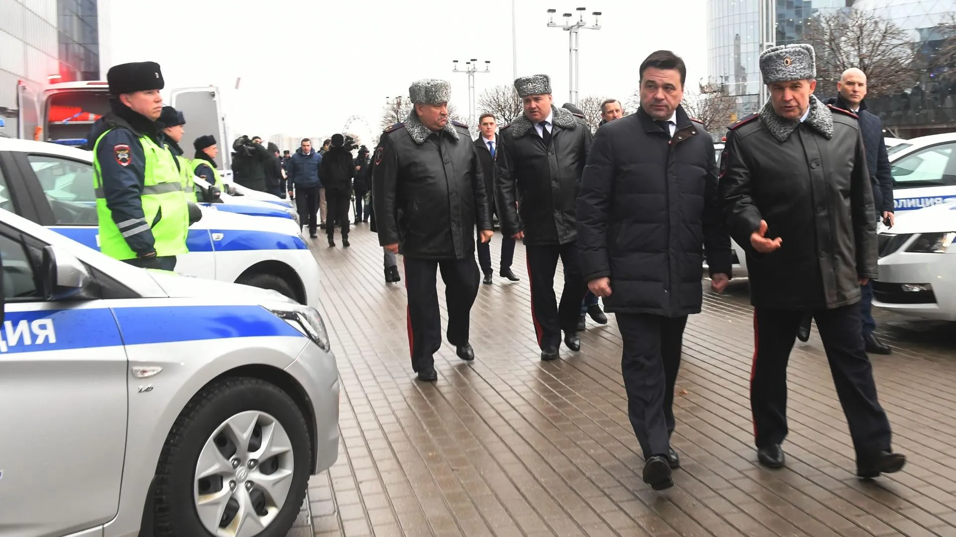 Воробьев и Черников вручили ключи от новых патрульных авто Госавтоинспекции