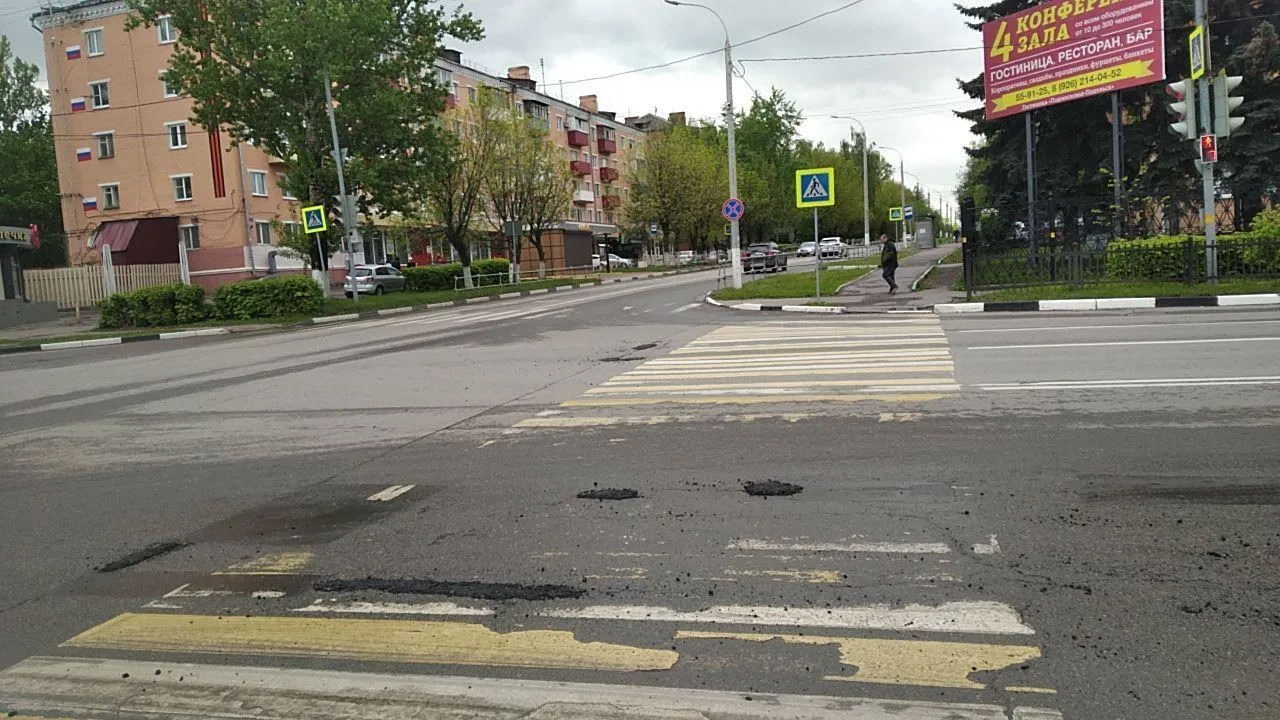 Яму заделали на улице Свердлова в Подольске по просьбе жителя