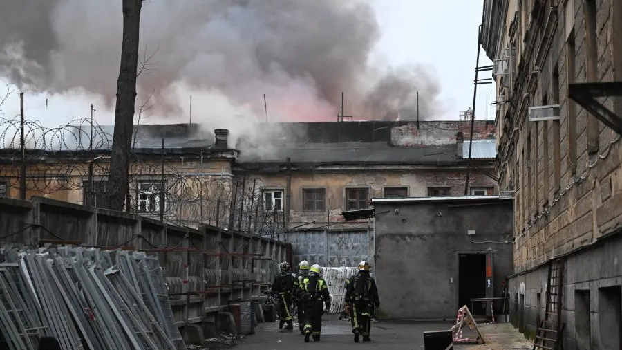 СК назвал причину мощного пожара в Москве, который тушили вертолетами