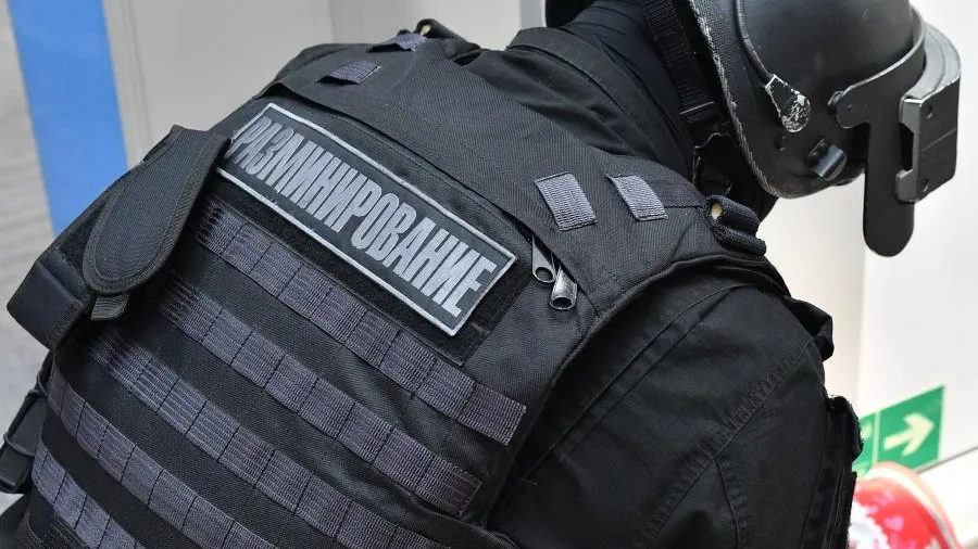 Правоохранителям сообщили о заложенной бомбе под машиной в Москве