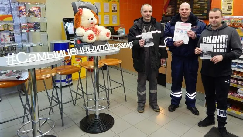 На автозаправке в Клину напомнили о правилах безопасности на дороге