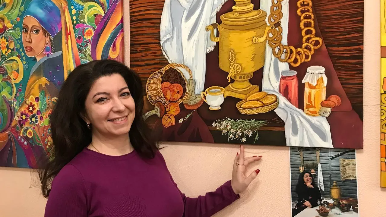 Ежегодная выставка картин на шелке открылась в Дзержинском