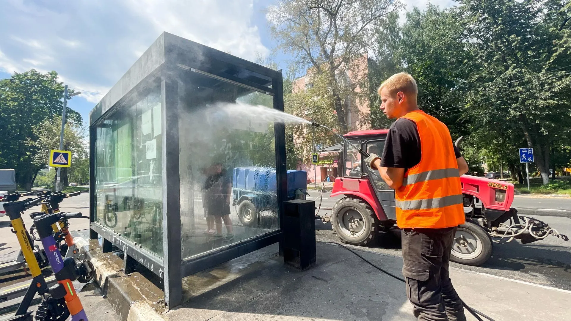 В девяти округах Подмосковья устранили незаконные граффити и рекламу