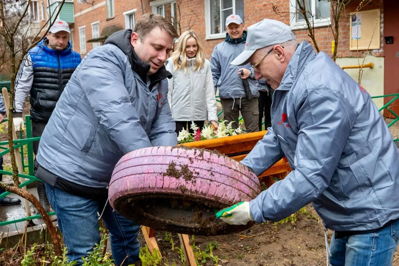 Глава Подольска принял участие в уборке территорий