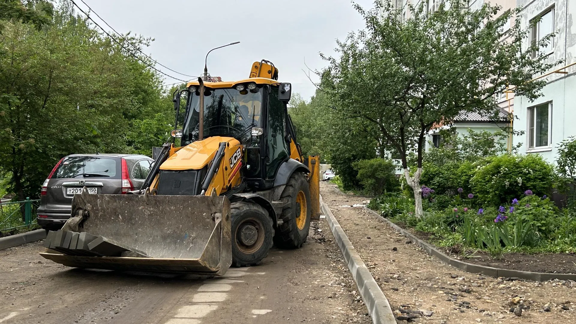 На улице Комсомольской в Щелкове начали благоустройство дворовой территории