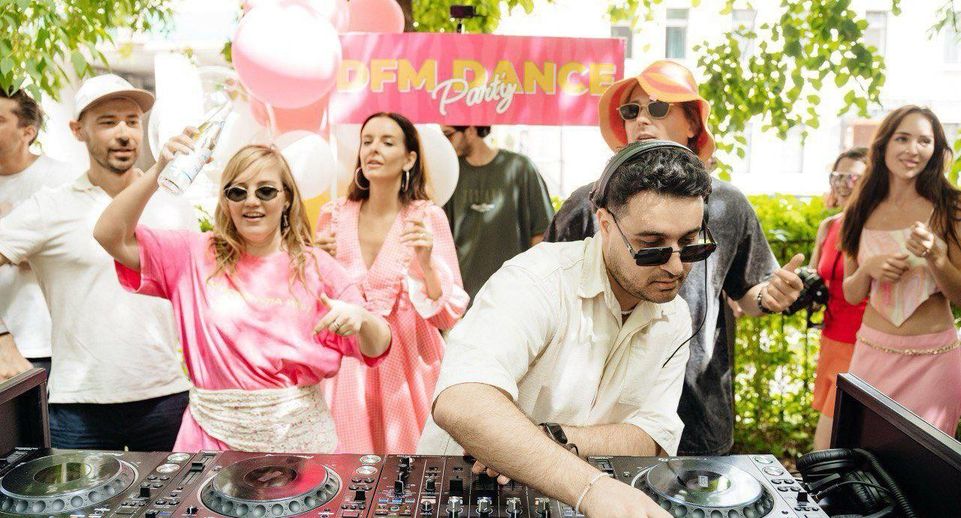Радио DFM и Morning Secret Party устроили утреннюю вечеринку в Москве