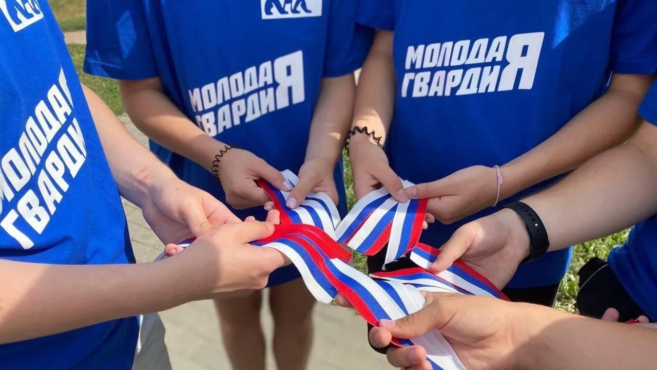 В Подольске активисты раздали 3,5 тыс ленточек с российским триколором