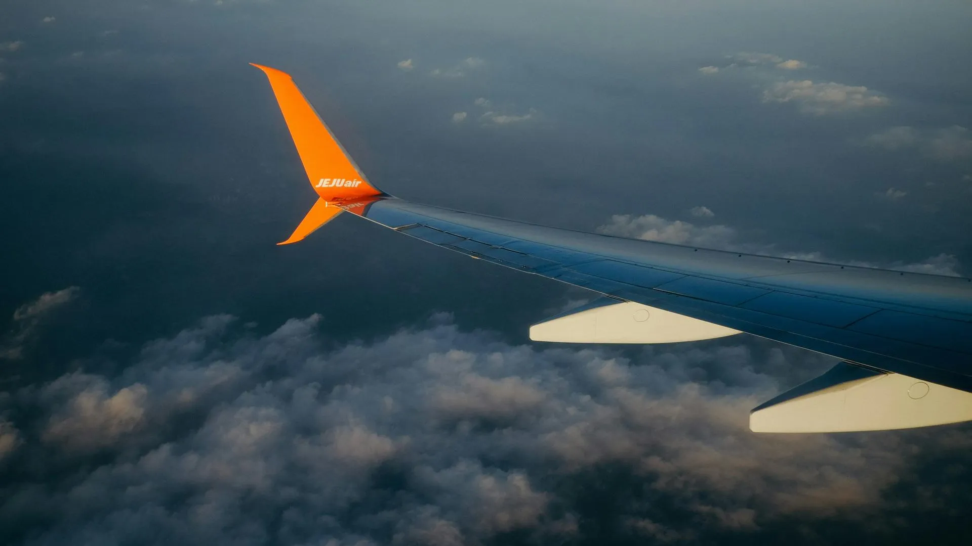 Черные ящики самолета Jeju Air прекратили запись за 4 минуты до крушения