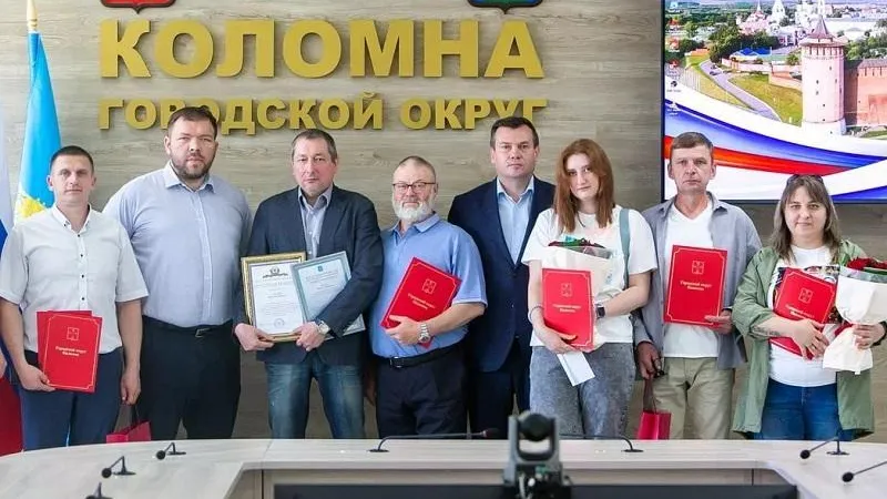 Первый замглавы Минэкологии вручил почетную грамоту главы ЛНР компании в Коломне