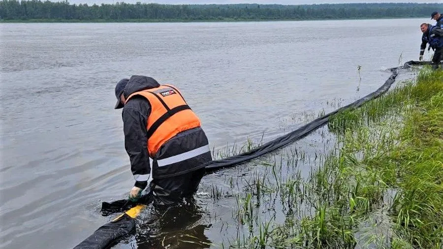 В Красноярском крае из-за разлива топлива ввели межмуниципальный режим ЧС