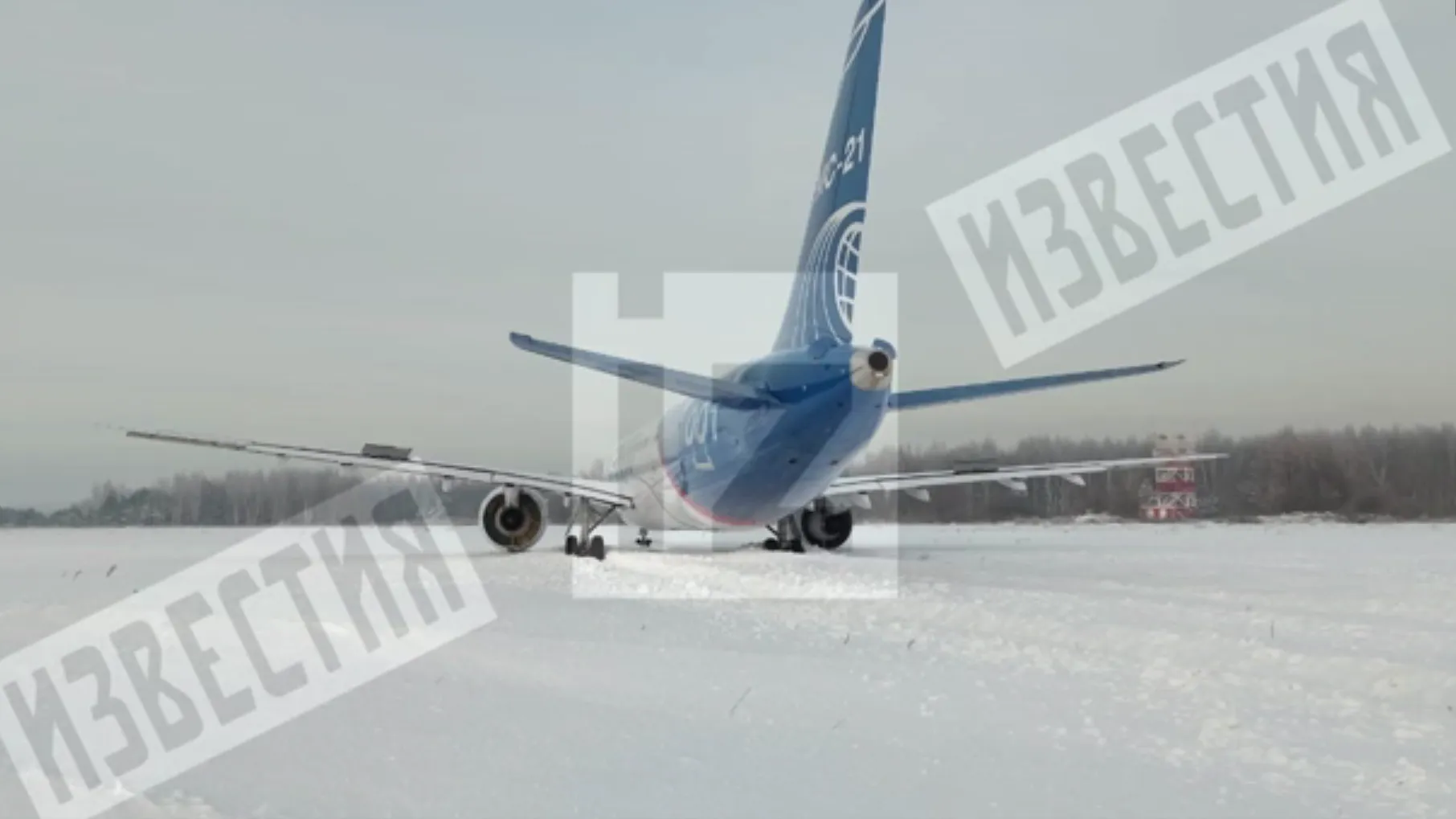 В Сети появилось видео с самолетом, выкатившимся за пределы полосы в Жуковском
