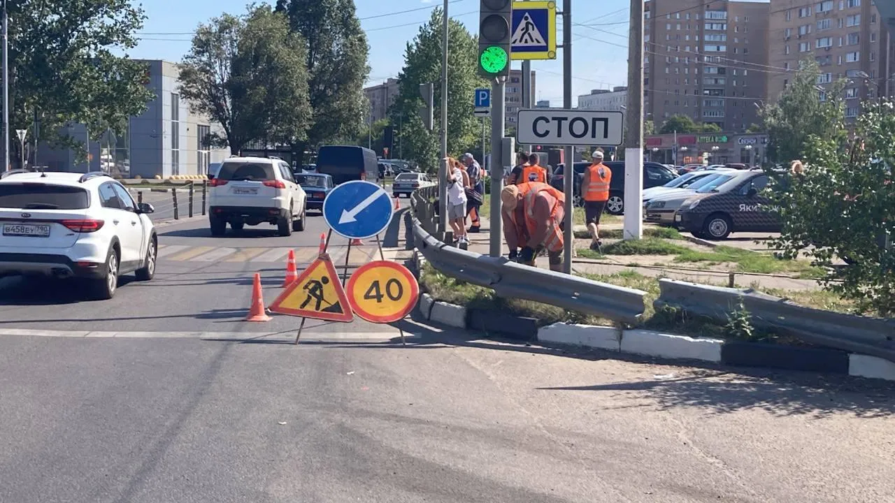 Дорожники отремонтировали ограждения в семи округах Подмосковья