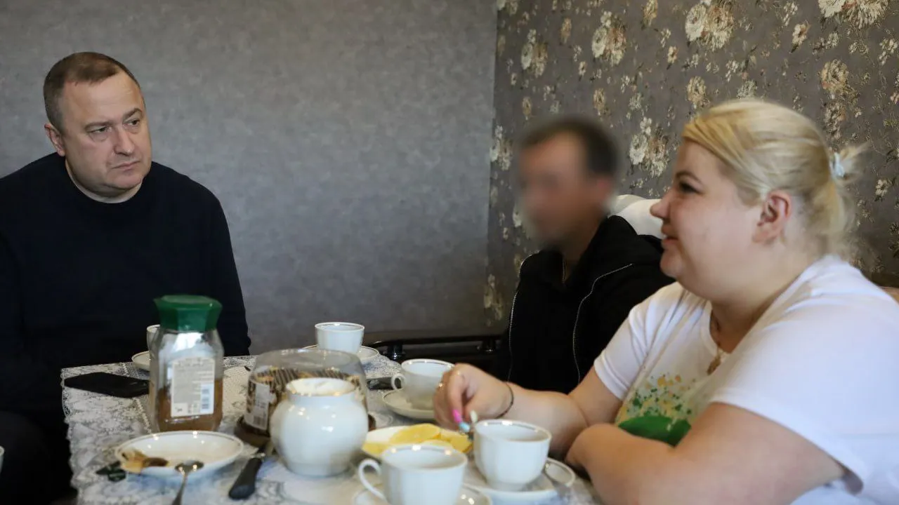 Глава Серпухова навестил семью участника СВО