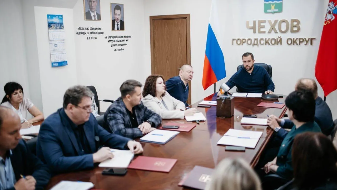 Глава Чехова контролирует процесс подачи тепла в дома и устранения аварий на сетях