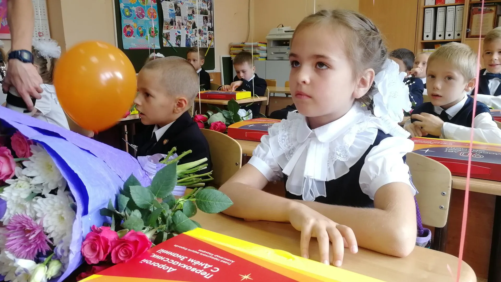 Глава Королева поздравил школьников с началом учебного года