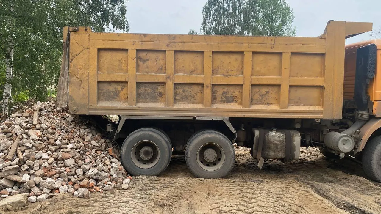 Двоих водителей в Химках оштрафовали за незаконную транспортировку стройотходов