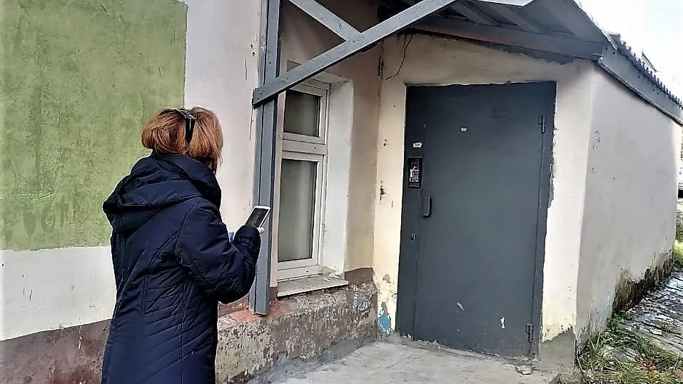 Госжилинспекторы проконтролировали работы по обращениям жителей в домах Серпухова