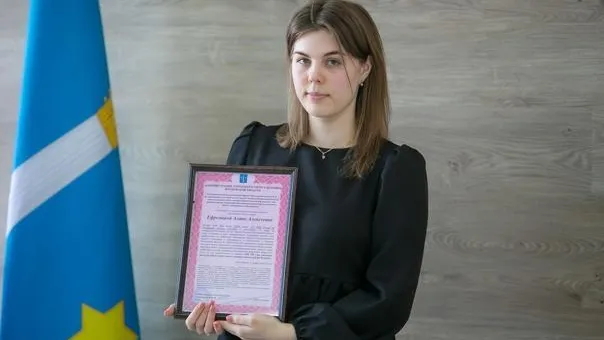В Коломне 6 детям‑сиротам торжественно вручили жилищные сертификаты