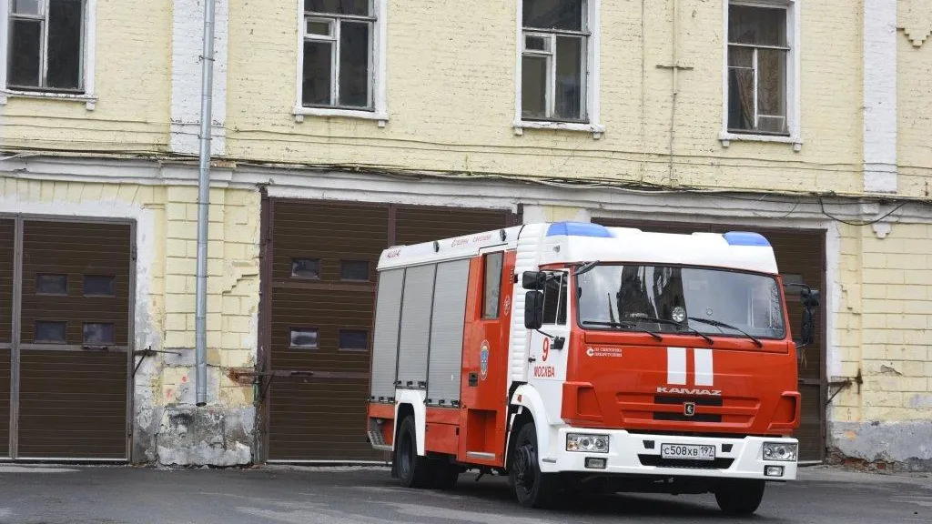 Пожар потушили в строении в Ленинском районе