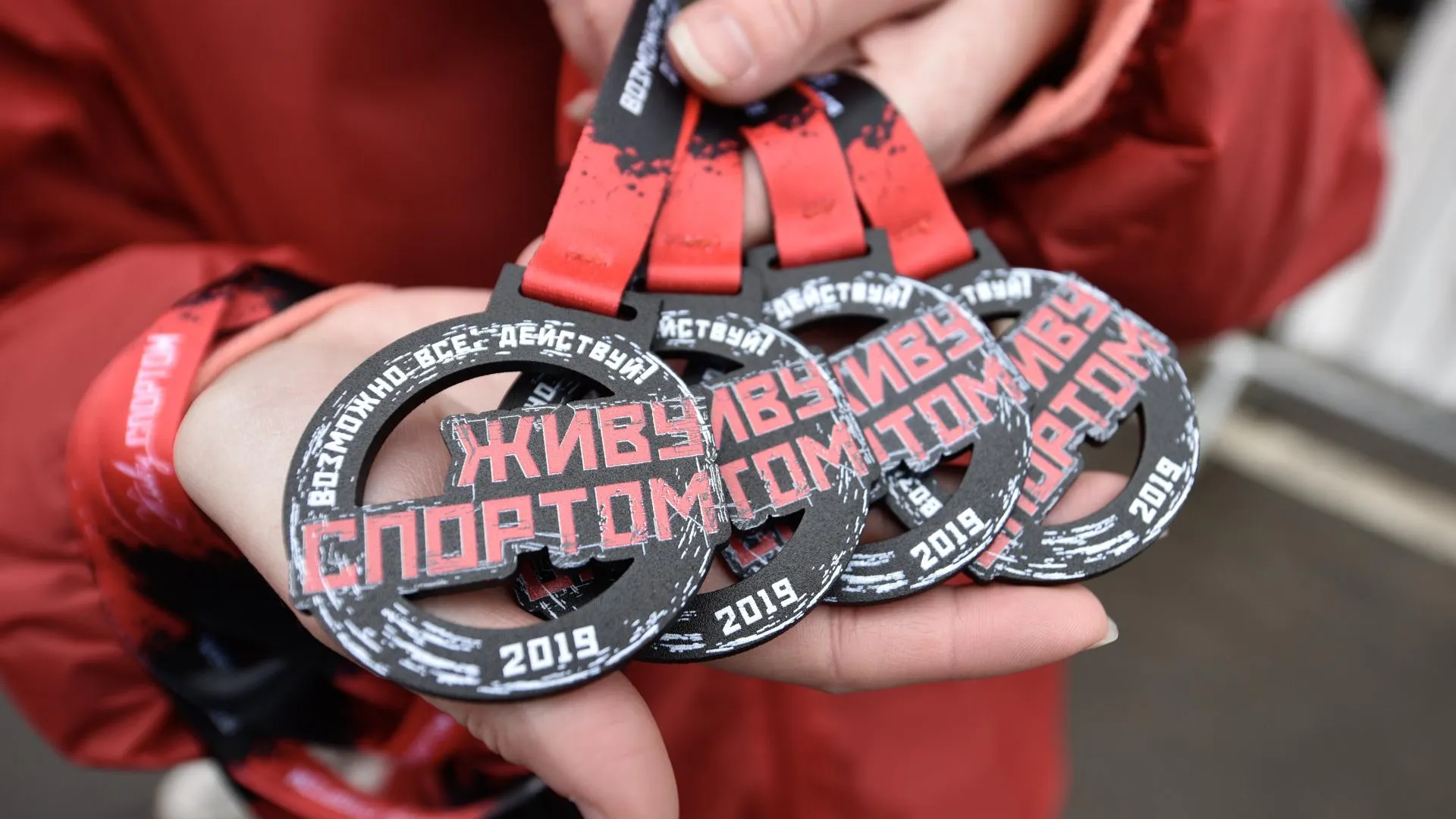 1,5 тыс человек приняли участие в гонке с препятствиями «Живу спортом» в Одинцове