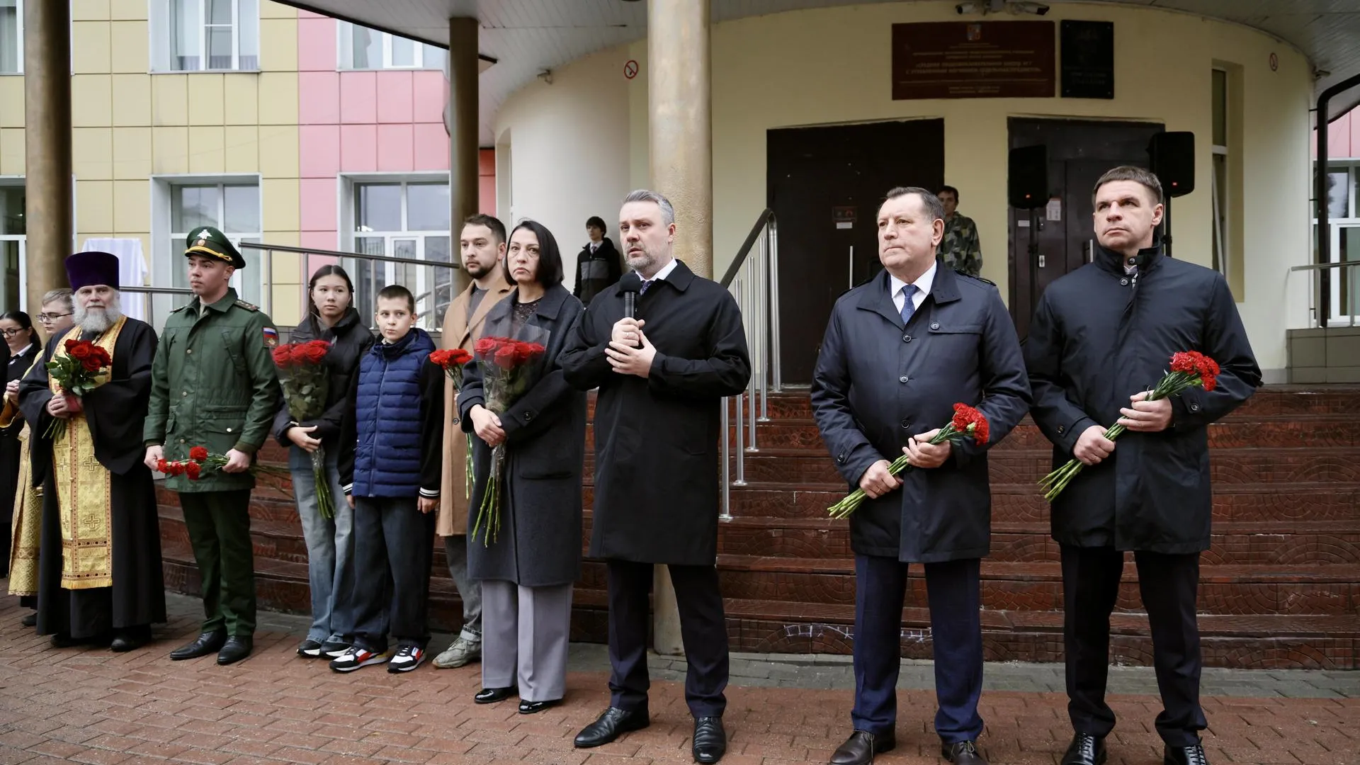 В Балашихе открыли мемориальную доску участнику СВО Артему Тикунову
