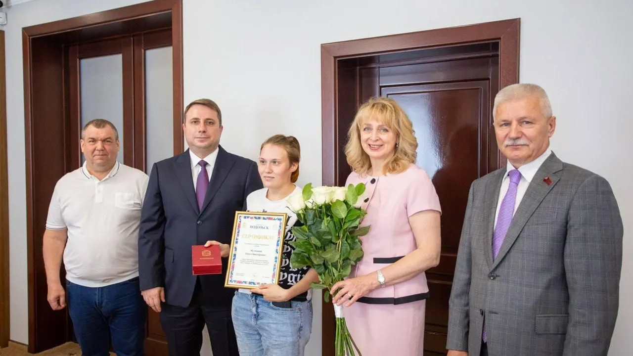 В Подольске вручили ключи от квартир 8 детям‑сиротам