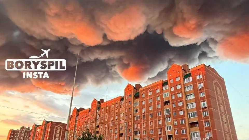 Черное небо над Киевом: фото и видео последствий ночного удара