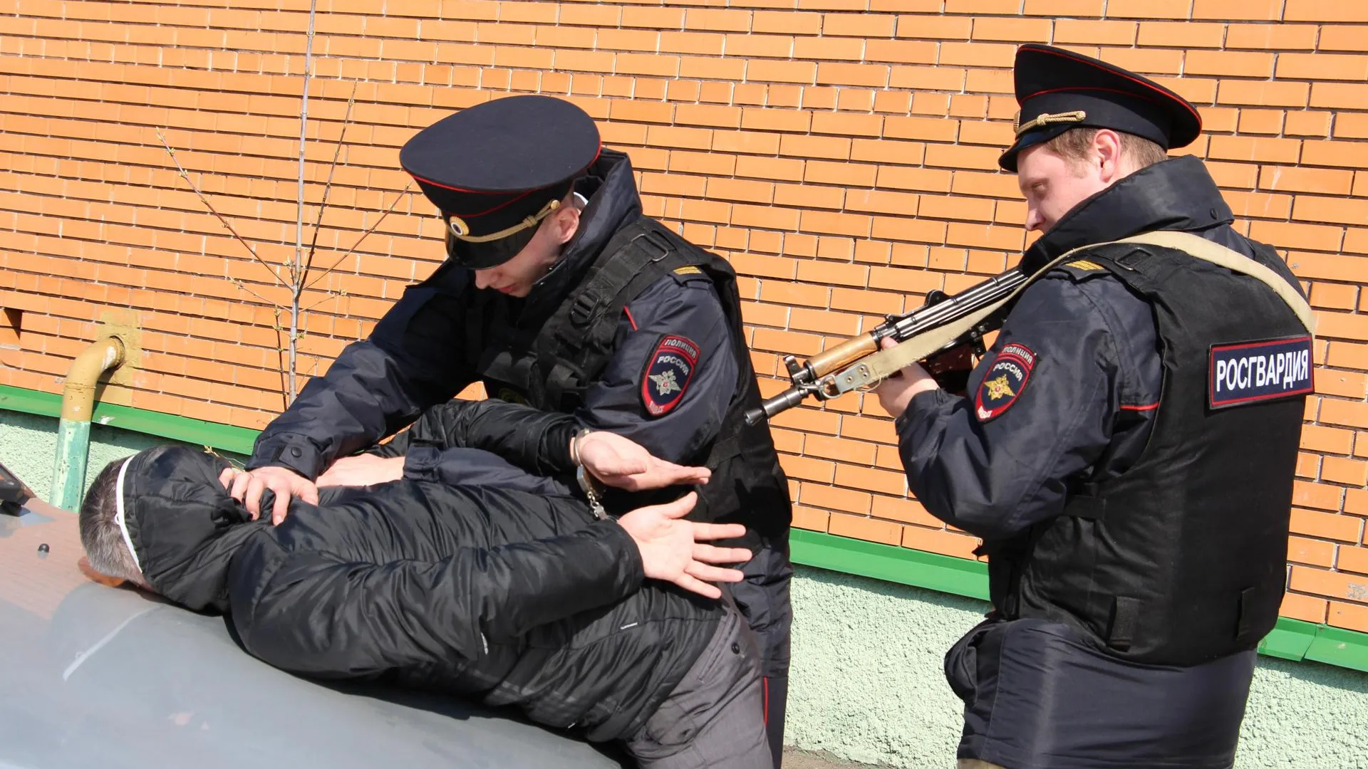 SHOT: мужчину с гранатами в кармане задержали в Волоколамске