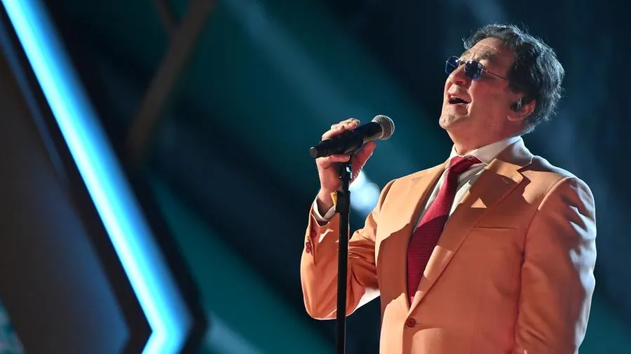 Не менее 4 л элитного алкоголя: в Сеть попал райдер Лепса на свои концерты