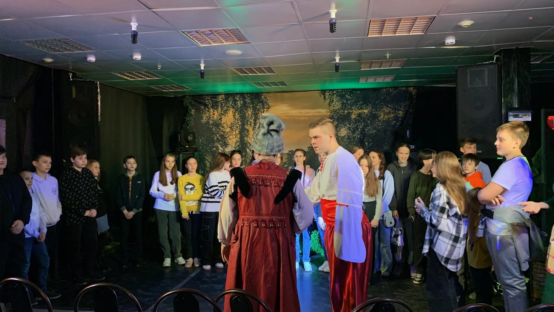 Шестиклассники из Ступино посетили премьеру иммерсивного спектакля «Оживающие книги»