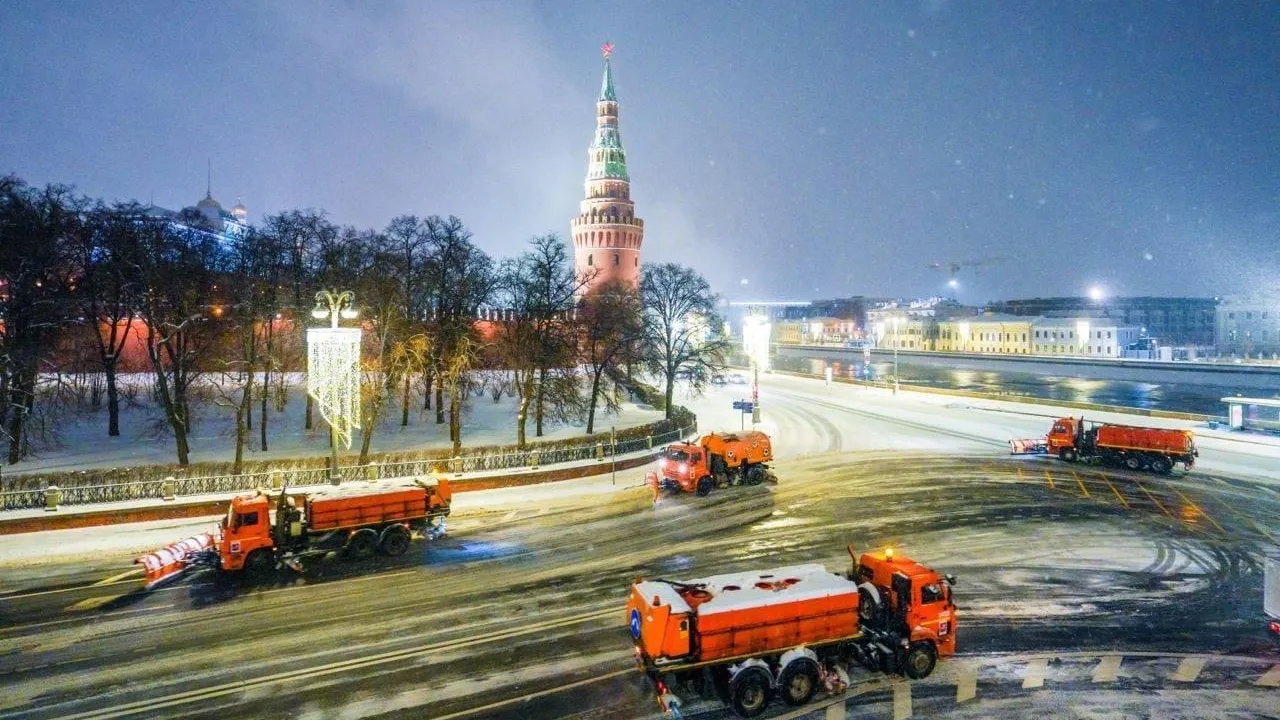Городские службы Москвы работают в усиленном режиме из‑за снегопада