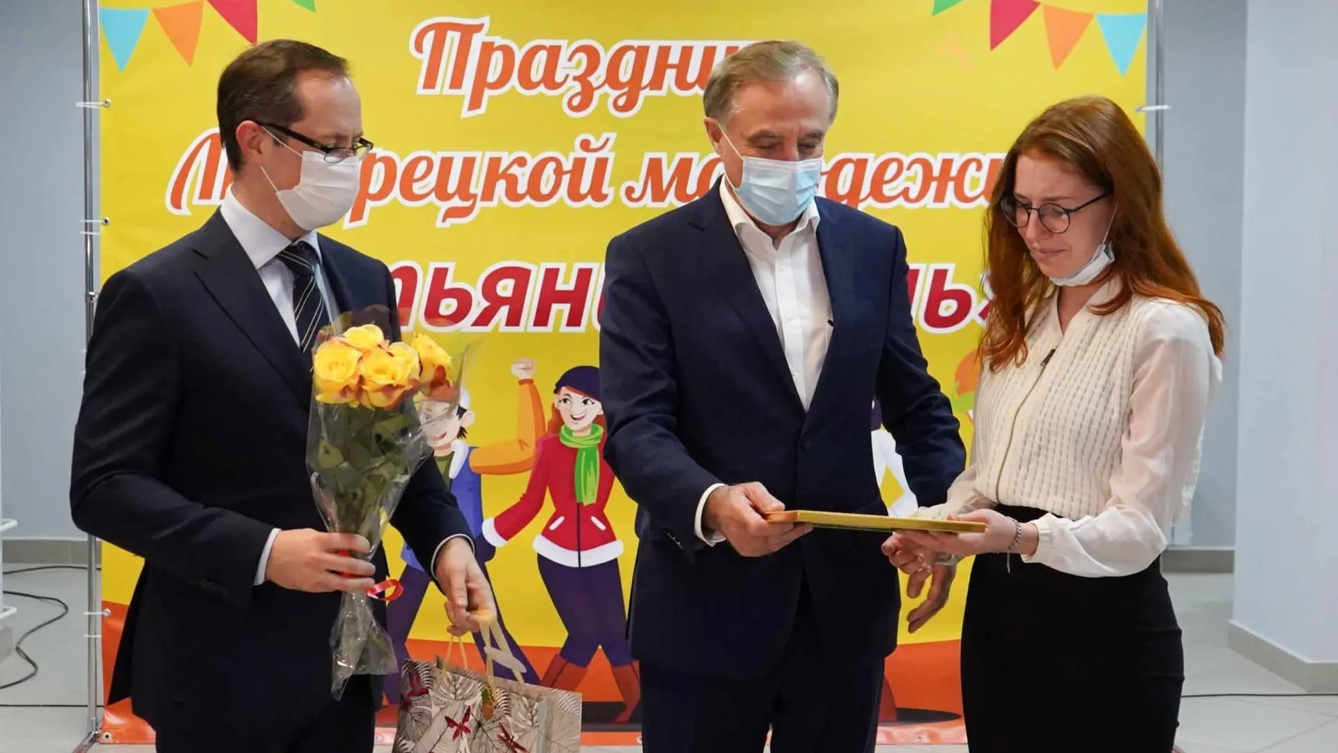 Глава Люберец вручил дипломы победительницам конкурса студенток и педагогов