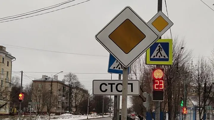 Дорожный знак «Главная дорога» восстановили на улице Володи Дубинина в Подольске