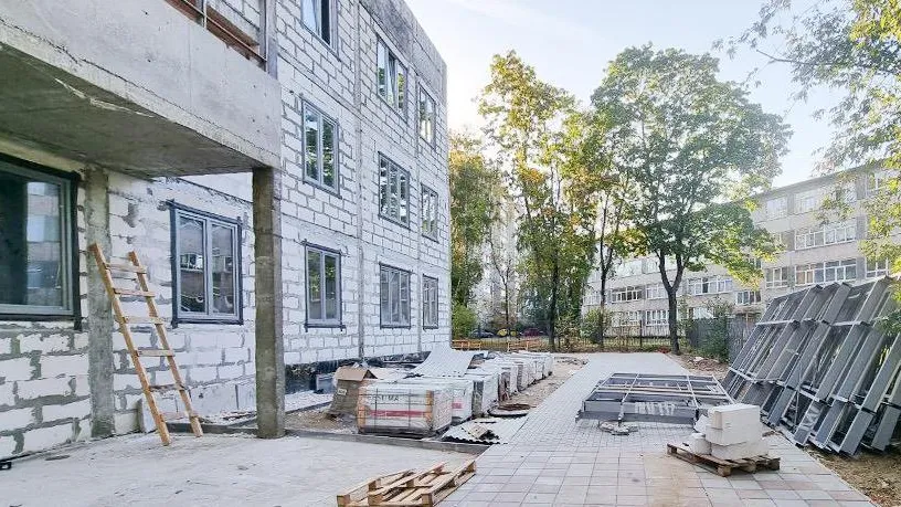 В подмосковном поселке Вуги приступили к благоустройству территории детсада