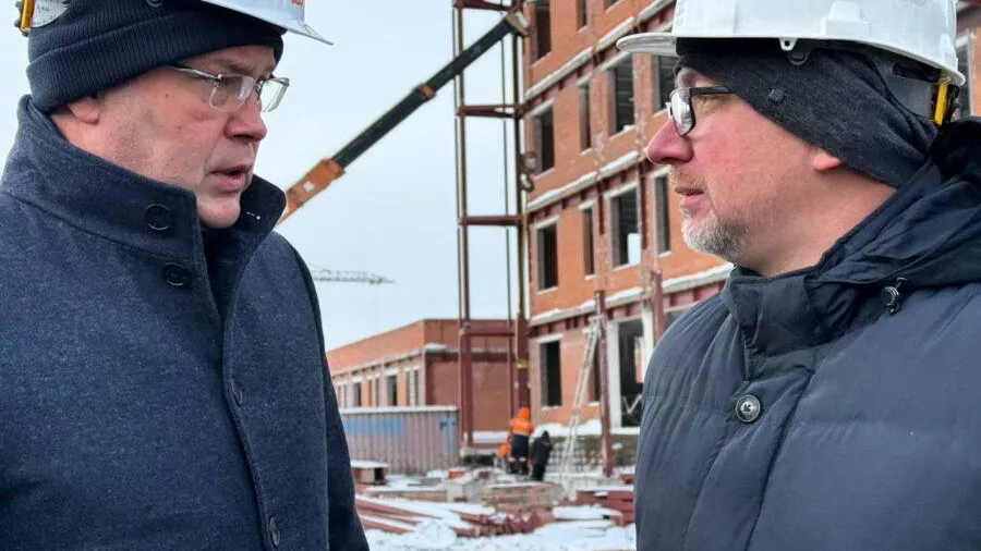 Илья Середюк посетил стройплощадку Кузбасского реабилитационного центра