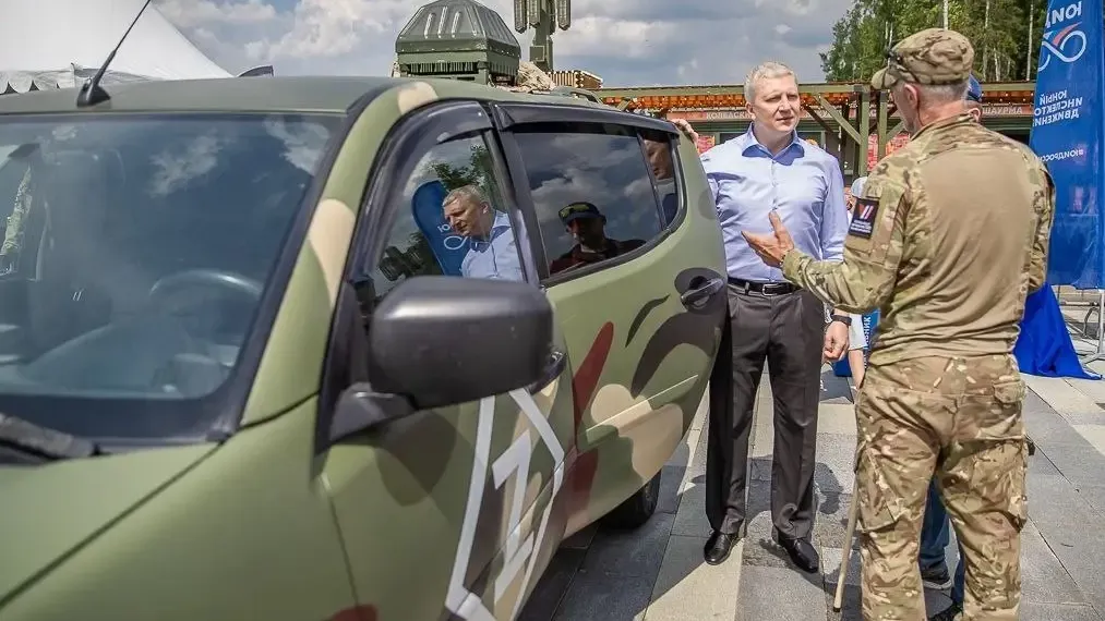 Ветераны СВО в Одинцове получили автомобиль от бойцов «БАРС-14»