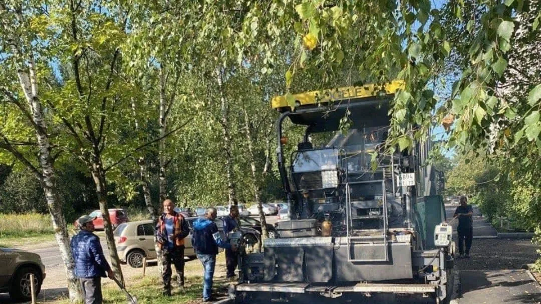 Укладку асфальта продолжают на 4 улицах в Электростали