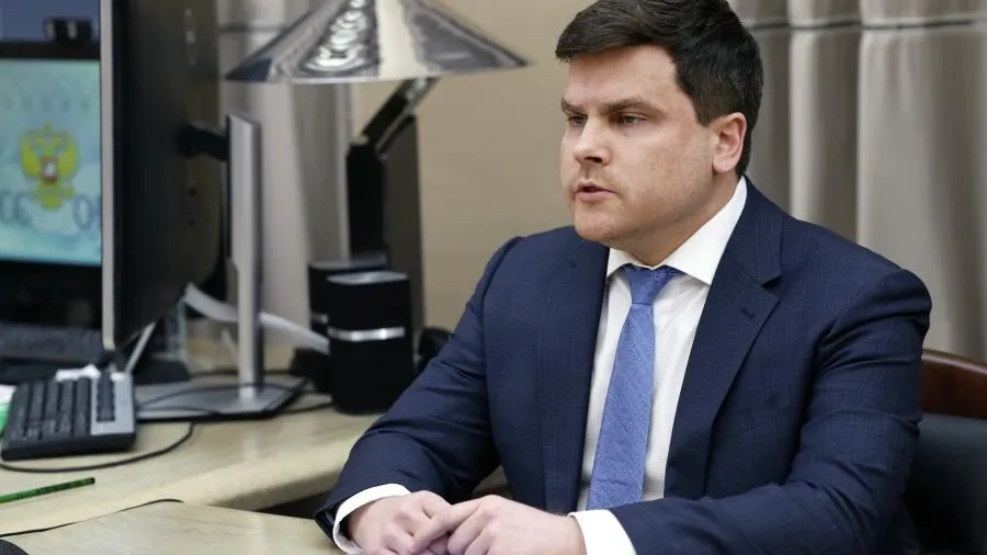 Глава Росаккредитации подал в отставку после выговора от Решетникова