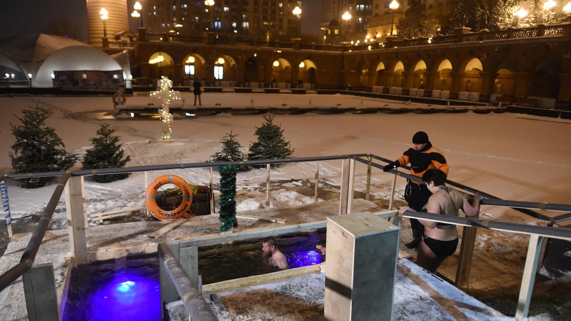 85 прорубей и купелей будут действовать в Москве на Крещение