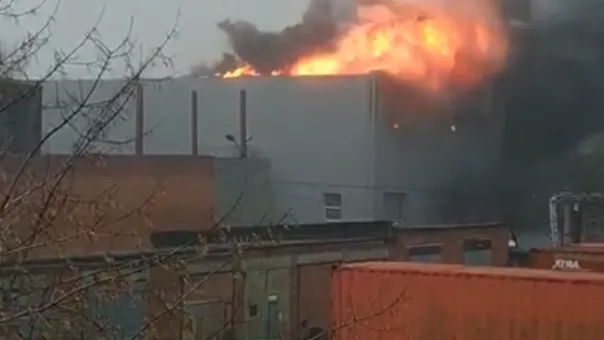 Пожар произошел в строении в Реутове