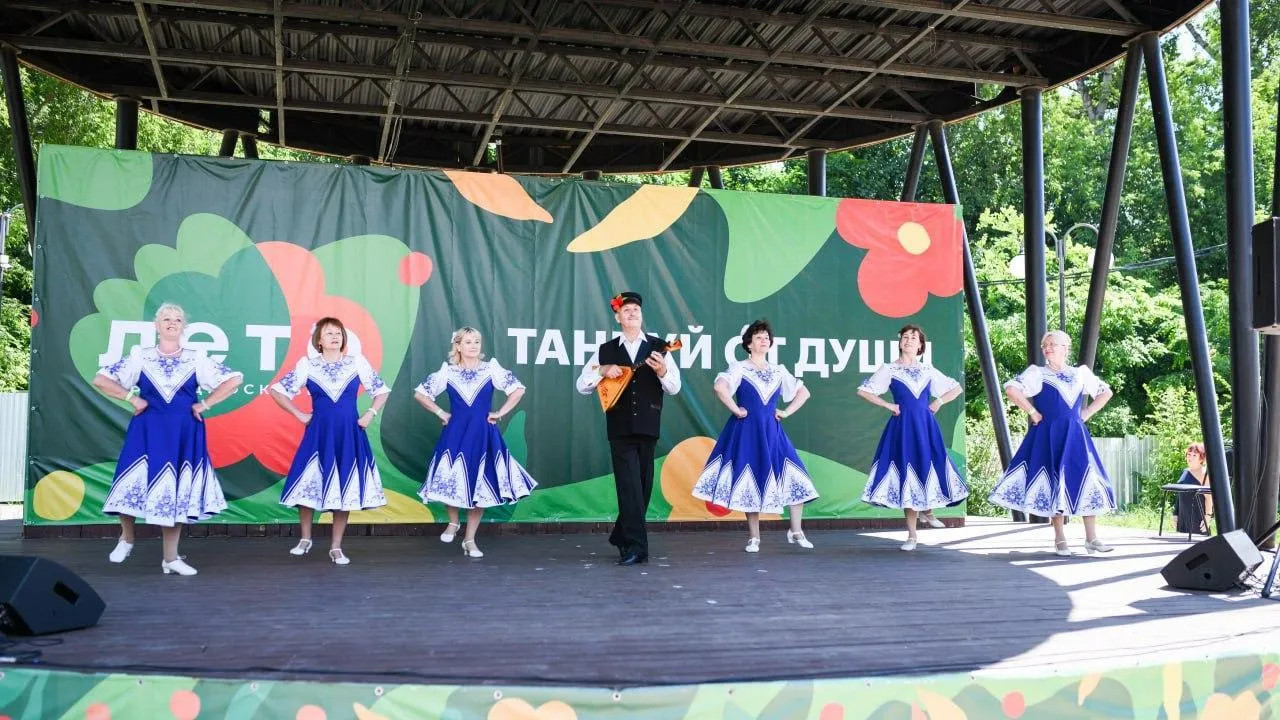 Свыше 300 активных долголетов выступили на фестивале «Танцуй от души» в Люберцах