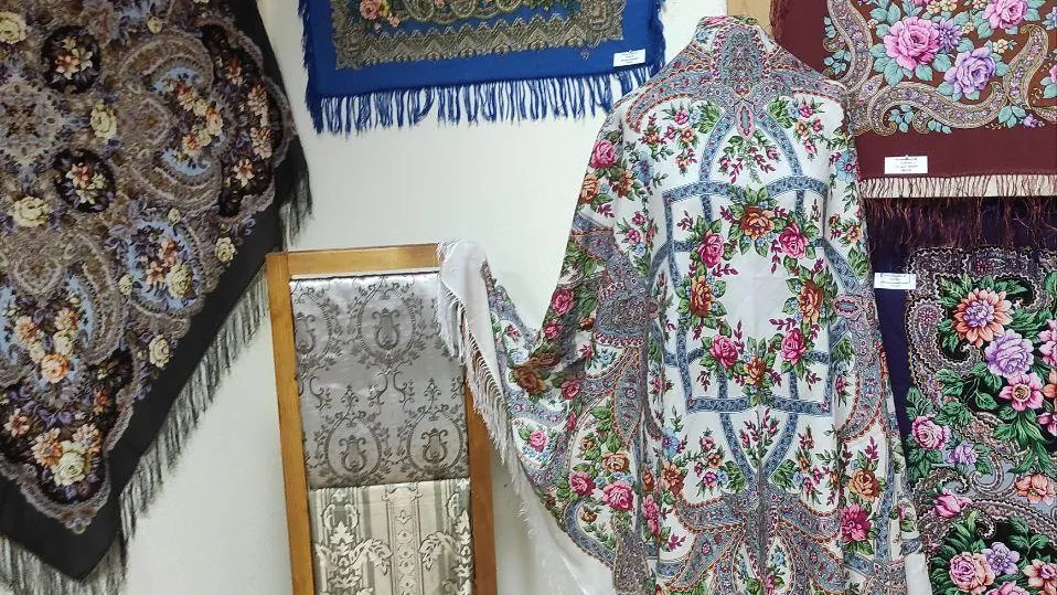 Выставка платков «В поисках красоты» открылась в Подмосковье