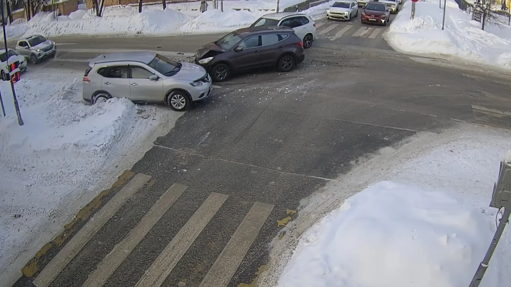 Камеры «Безопасного региона» зафиксировали ДТП на перекрестке в Истре