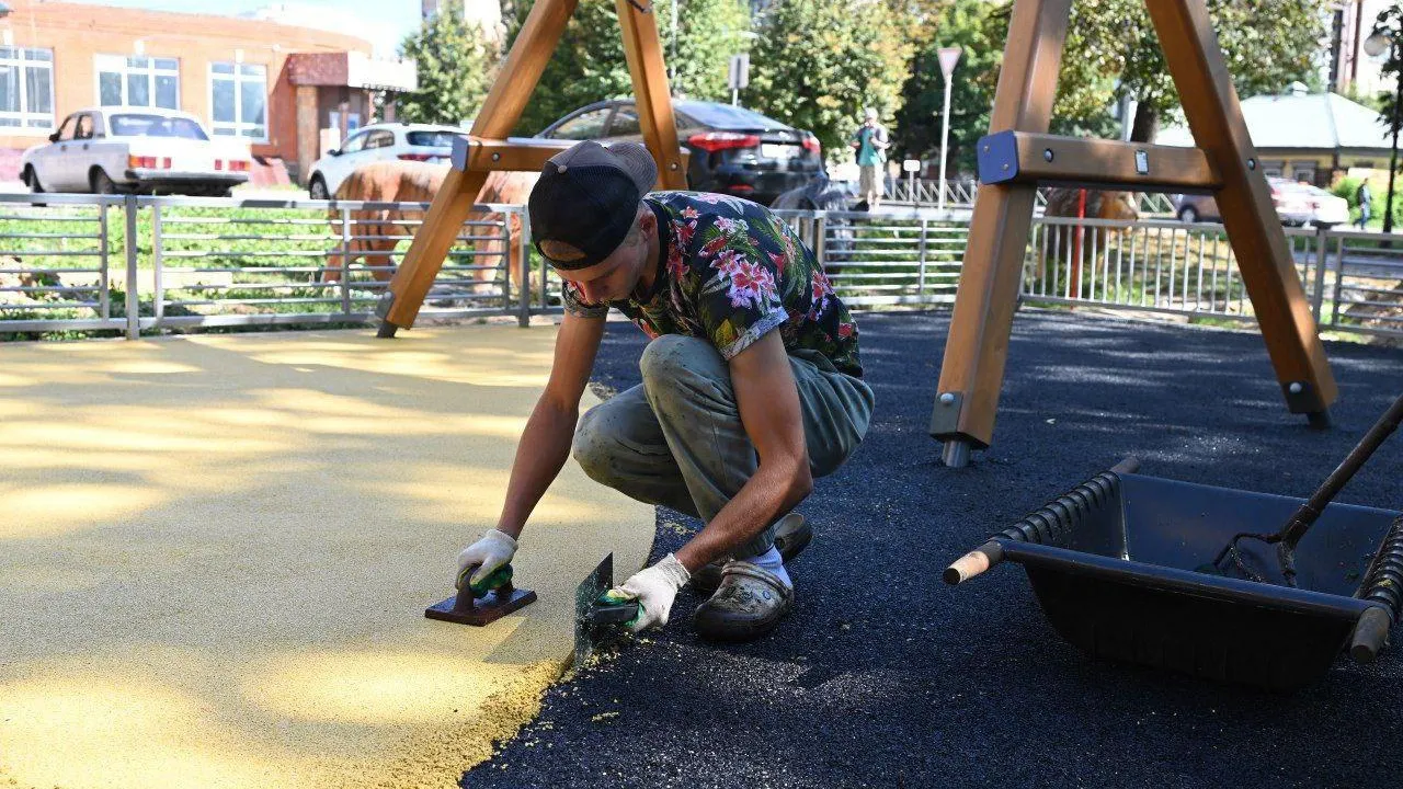 В Серпухове обновляются детские площадки
