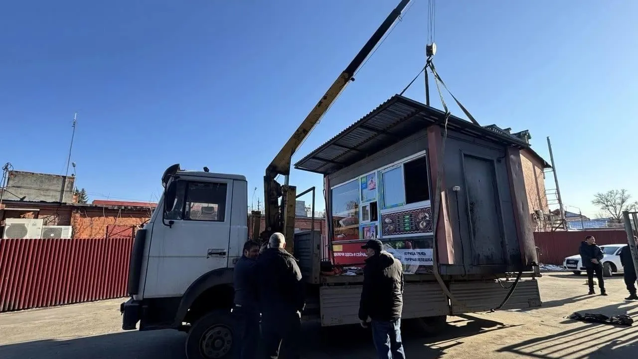 В Орехово-Зуевском округе демонтировали незаконный киоск с шаурмой