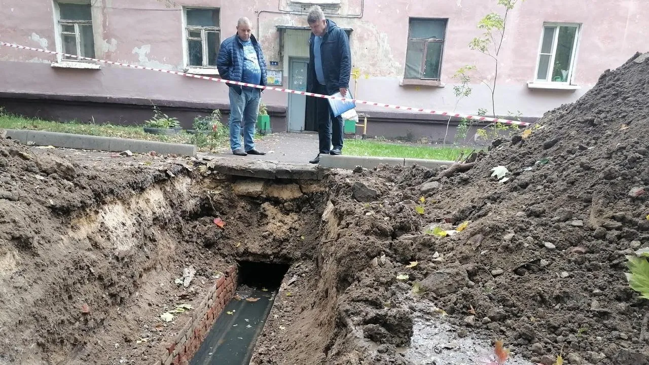 Прорыв теплотрассы устраняют в микрорайоне Климовск Подольска