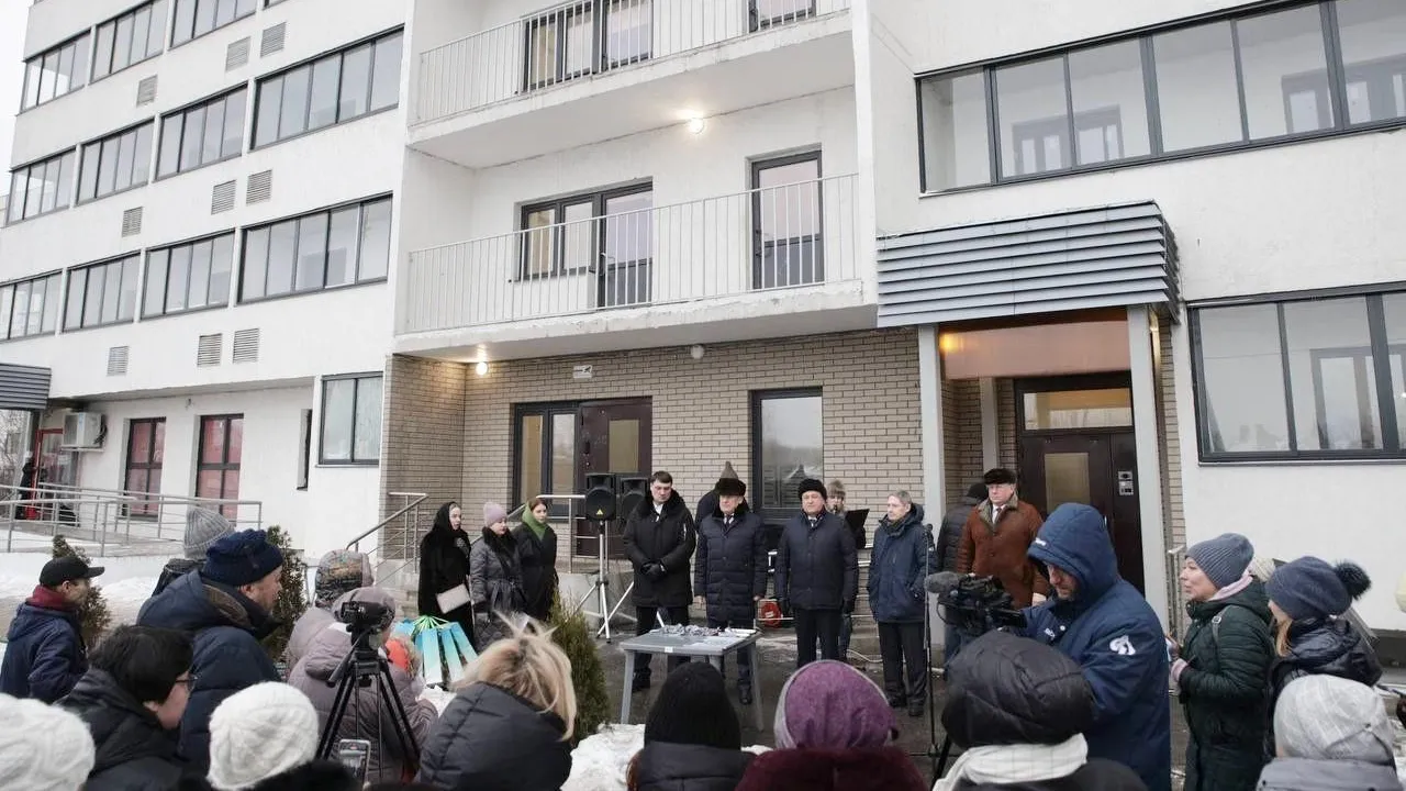Более 20 семей переехали из аварийного жилья в новостройку в Богородском округе