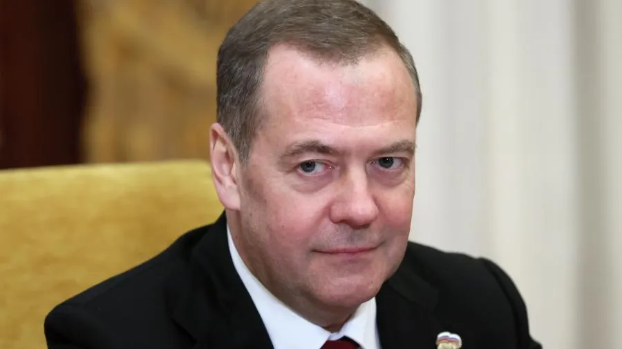 «Отличная работа, Ови!»: Медведев поздравил Овечкина с рекордом