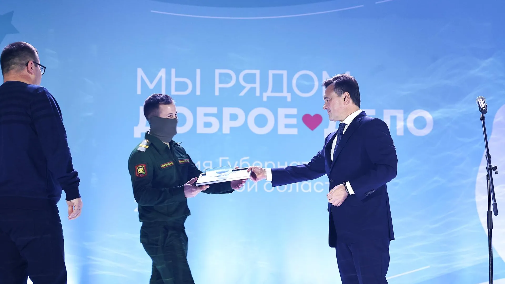 Андрей Воробьев вручил президентские награды участникам СВО